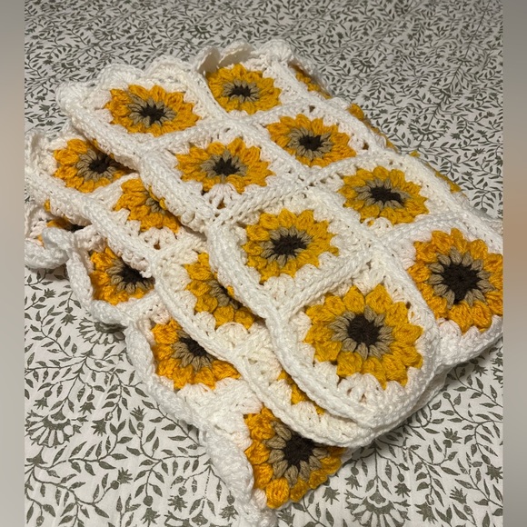 Sunflower 🌻 crochet throw - Picture 3 of 5